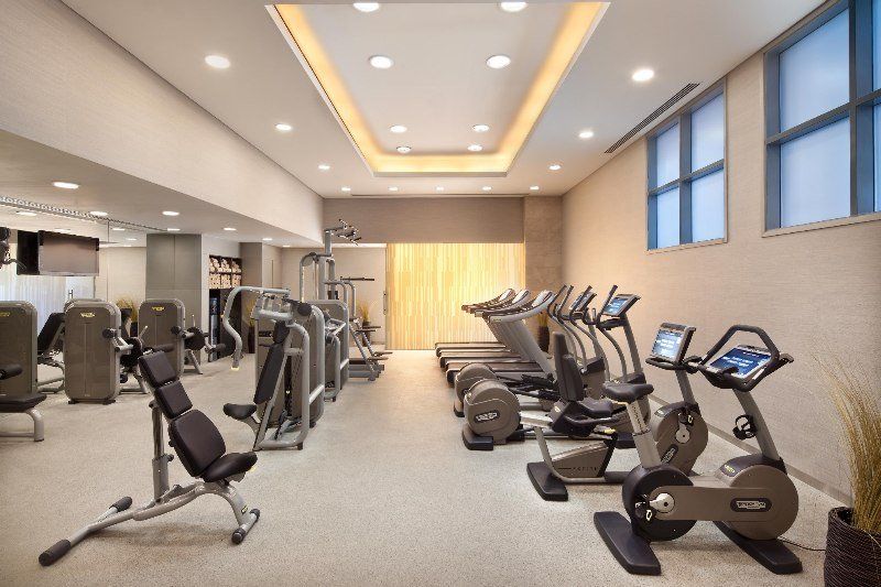Le Meridien City Centre Bahrain Манама Экстерьер фото The gym at the hotel